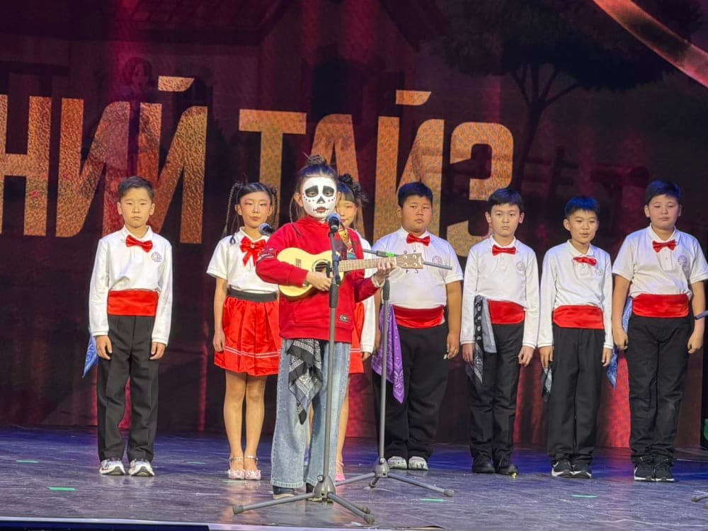 🟡 The “Our Stage” Elementary School Arts Festival of Nest Education School continues successfully, with the latest performance presented by our talented students from Grades 4–5. 🟡